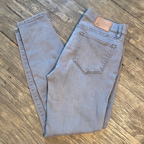 distressed grey skinny jeans